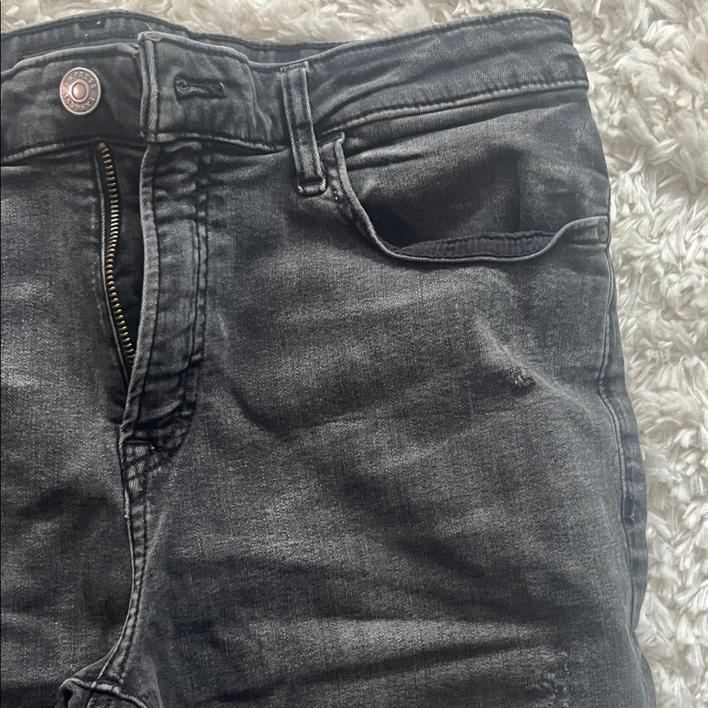 ⭐️🏳️‍🌈 Black Express Distressed Denim Shorts - Picture 3 of 8